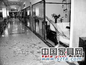 不同意漲租金就砸玻璃？家具廣場店家人人自危