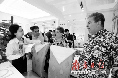 這些年，家具企業(yè)的日子越來越不好過了，很多企業(yè)清醒地意識到：不轉型必然是等死。 資料圖片