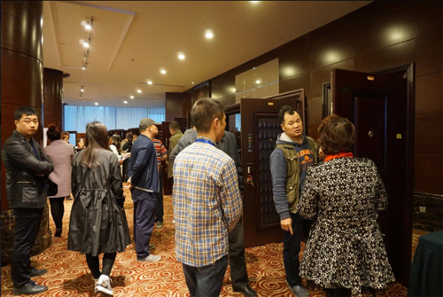 新品體驗區(qū)，讓每位嘉賓零距離體驗金大新品防盜門的過硬品質